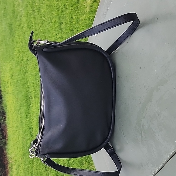 Vincent Camuto The Basha Black Leather Crossbody/ Shoulder Bag - Picture 3 of 15
